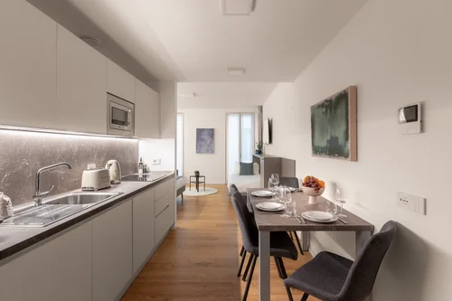 Kitchenette & dining