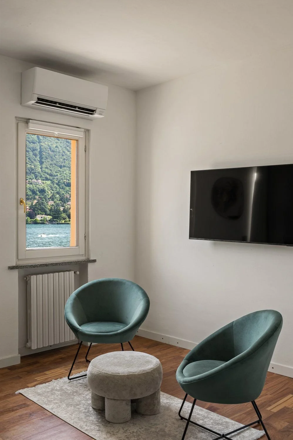 Bedroom 1 02.jpg