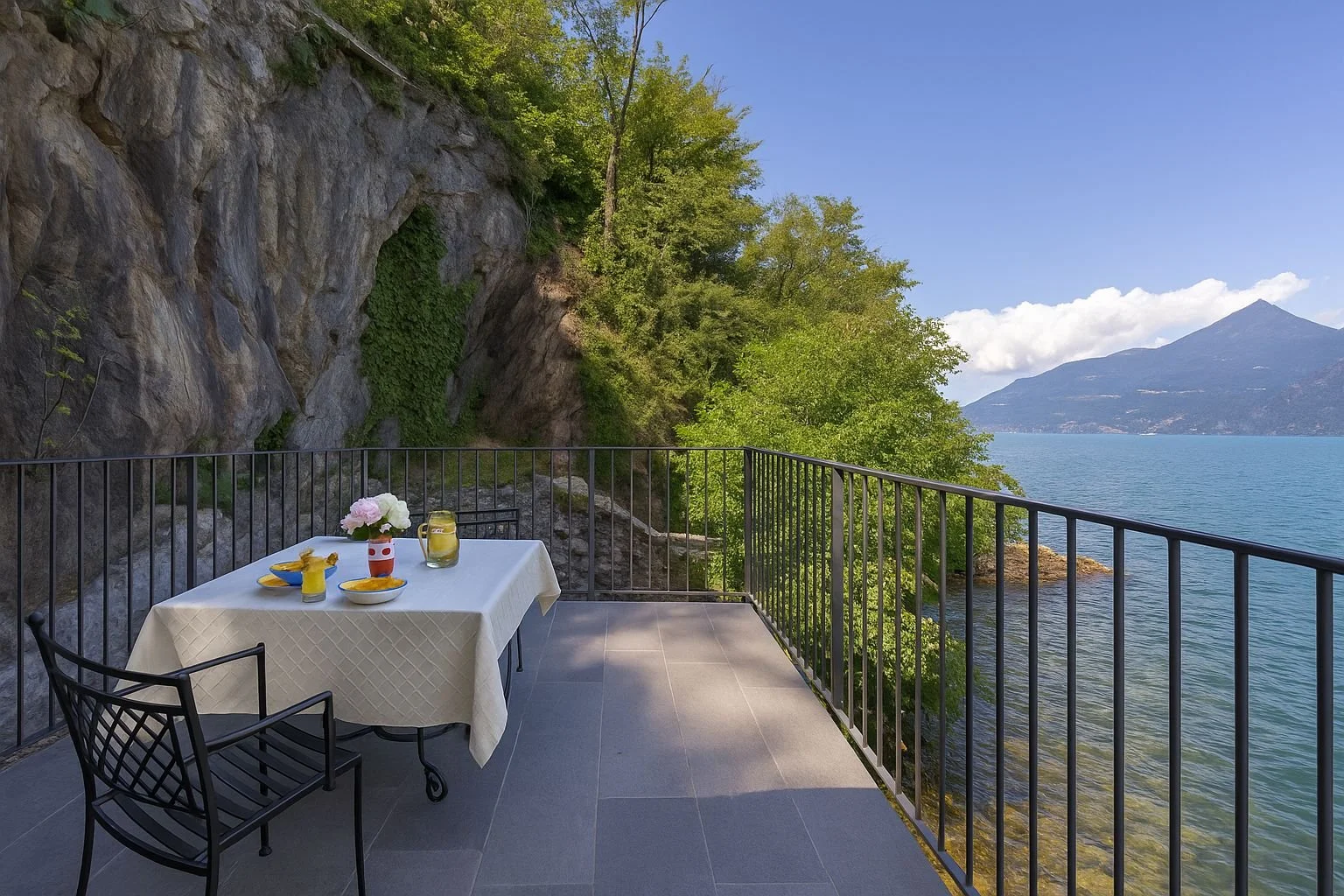 Balcony 03.jpg