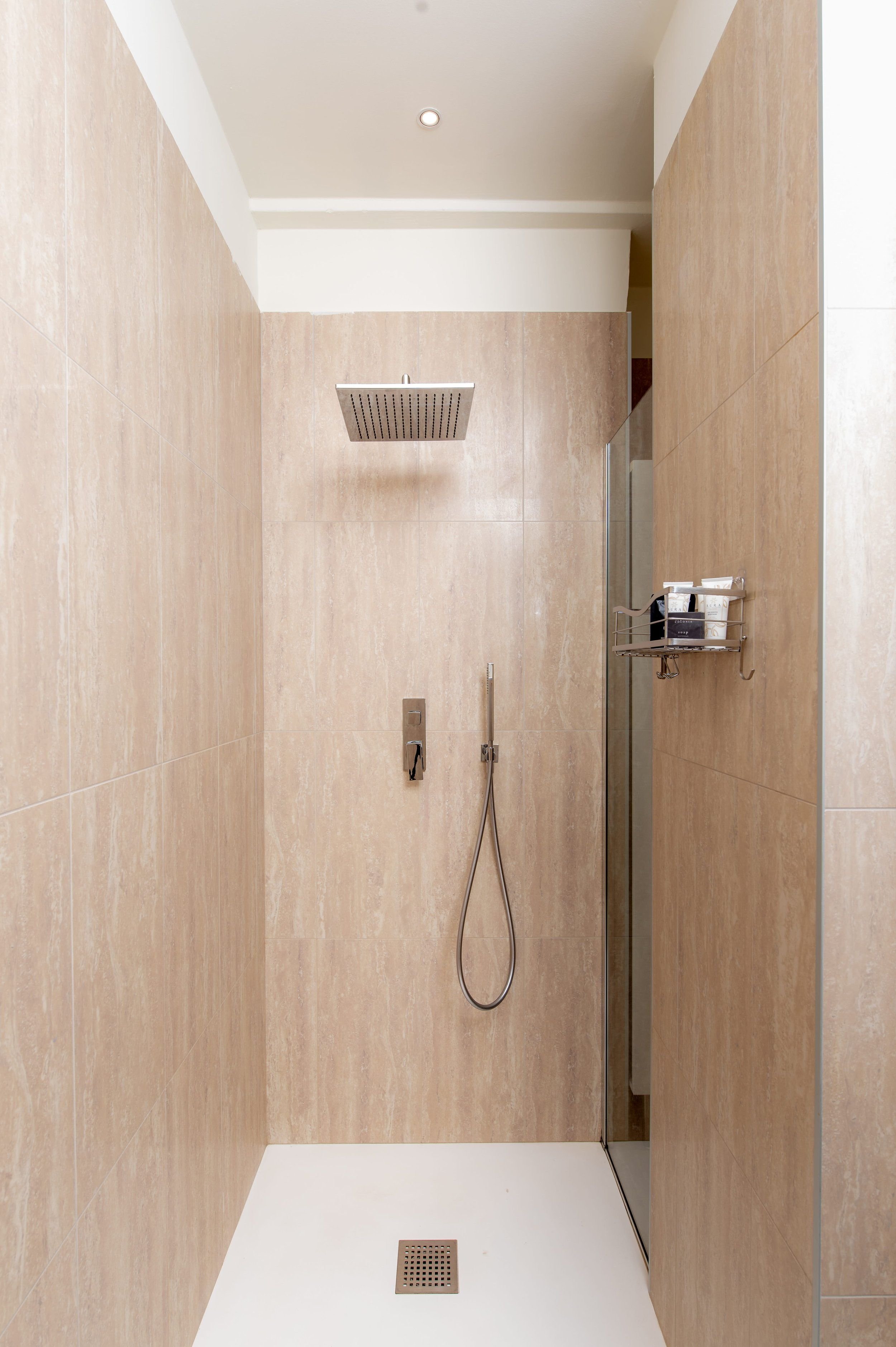 Bathroom 2 01.jpg