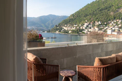 Terrace & lake views