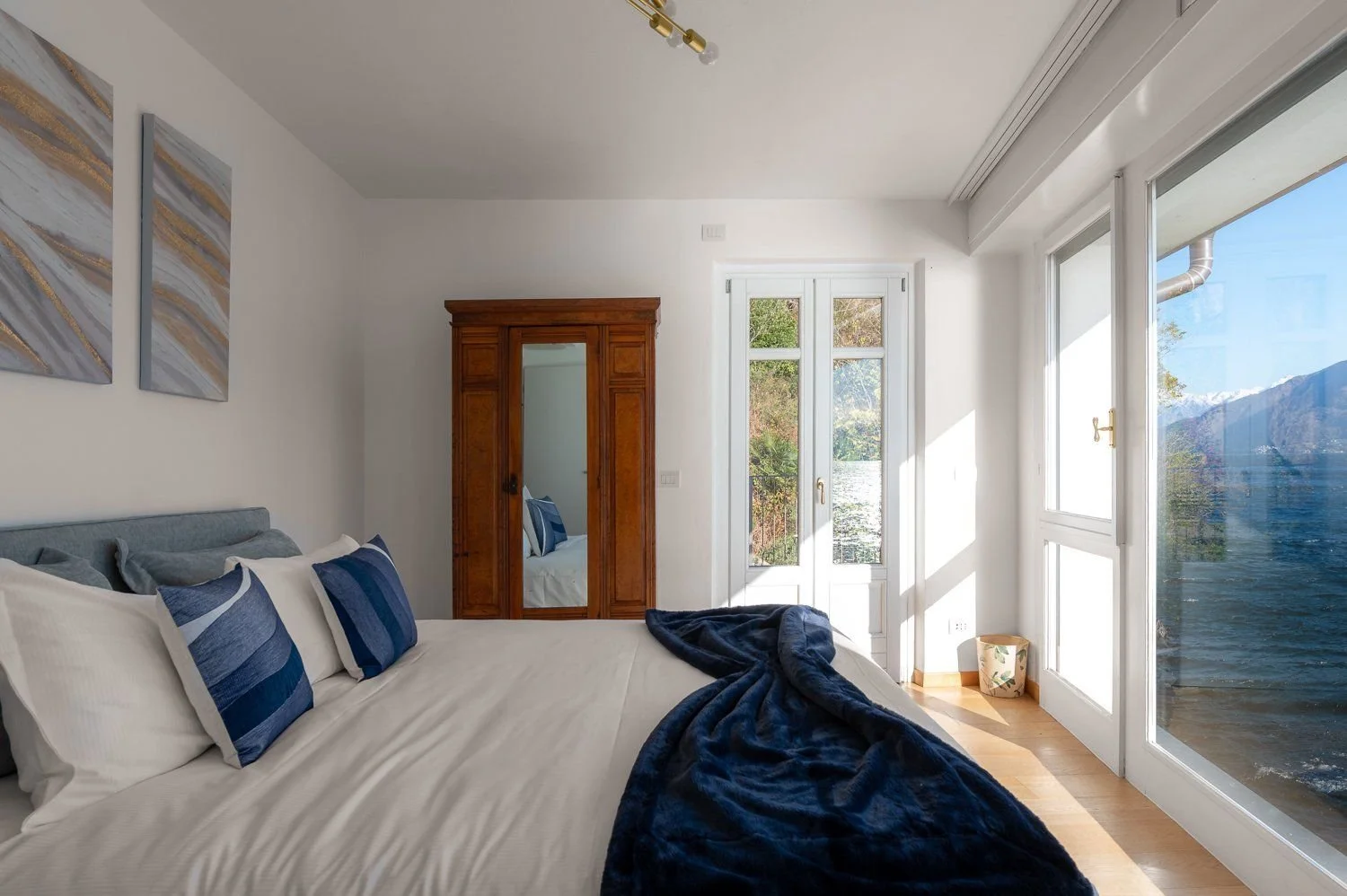 Bedroom 1 03.jpg