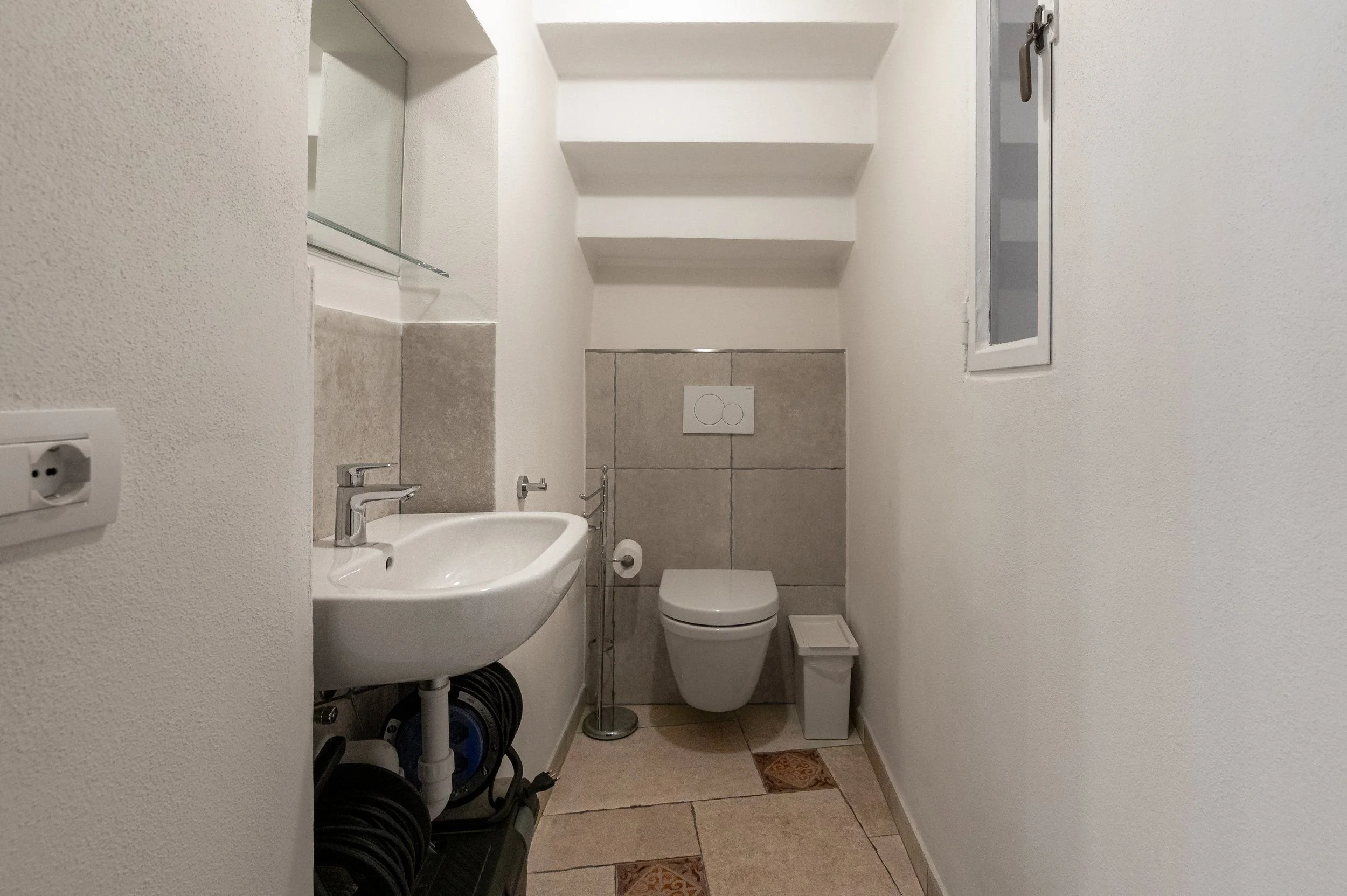 Laundry & guest WC 02.jpg