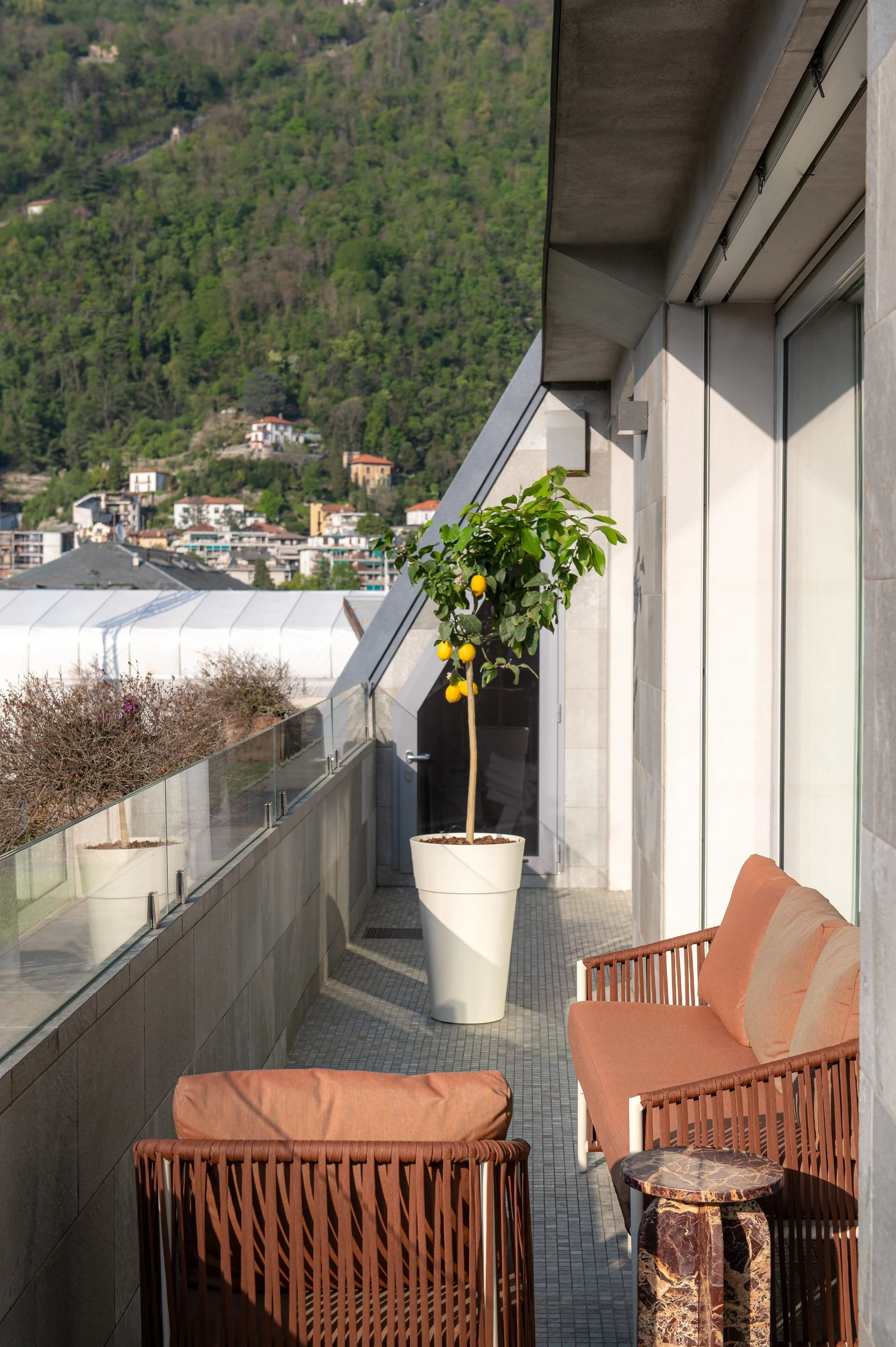 Balcony 02.jpg