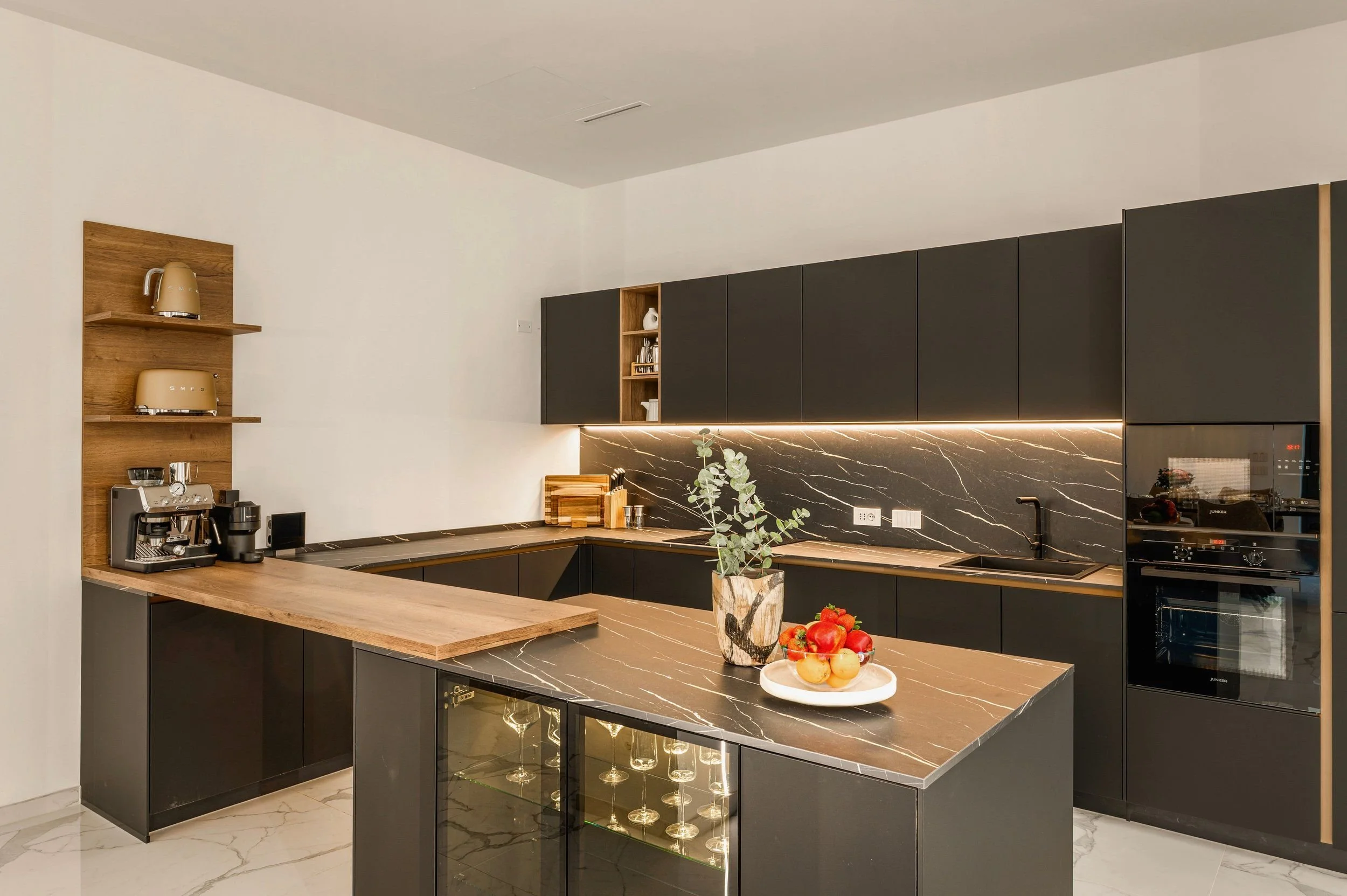 Kitchen 01.jpg