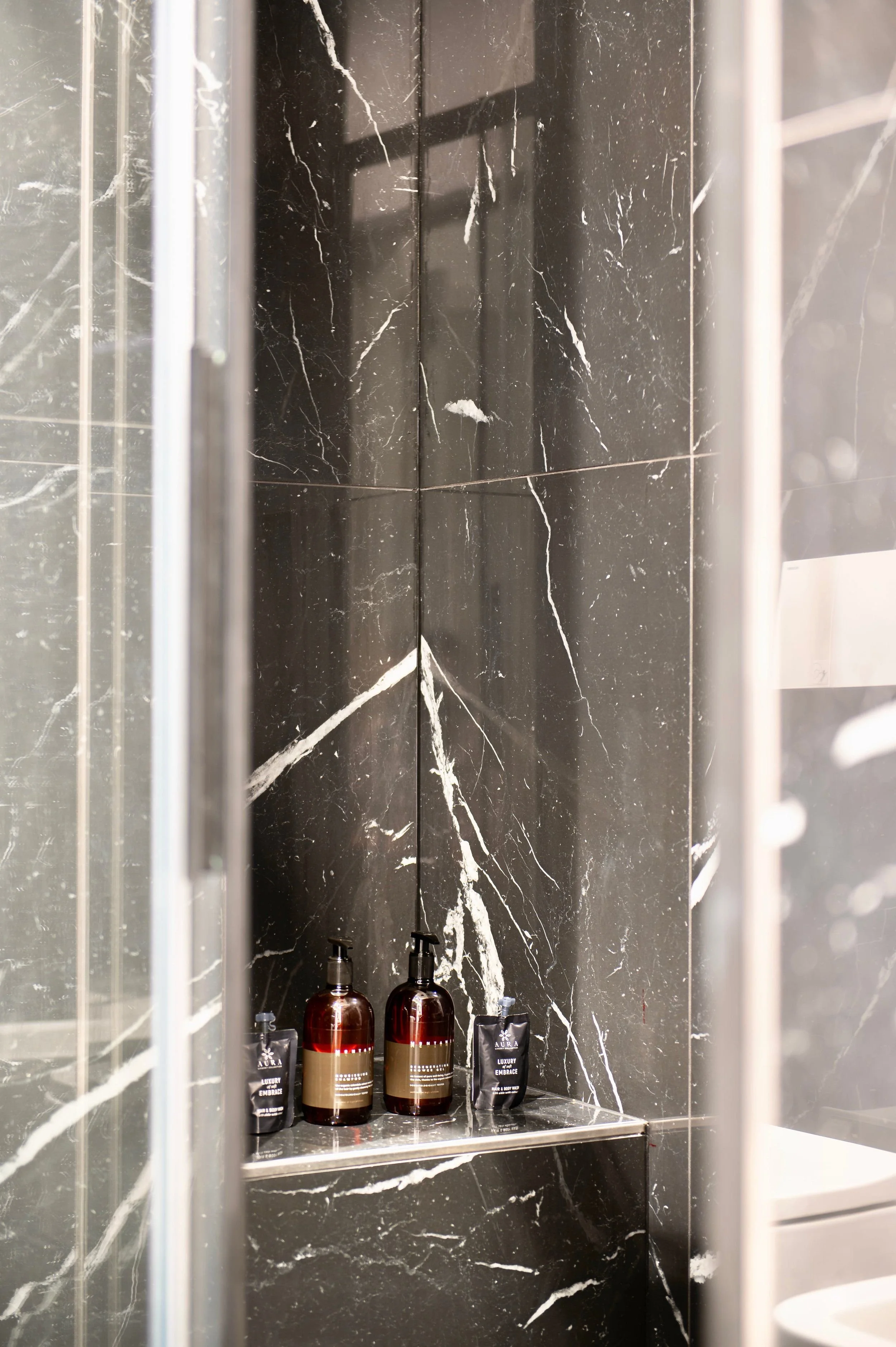 Bathroom 3 01.jpg
