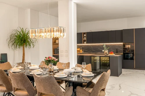Kitchen & dining
