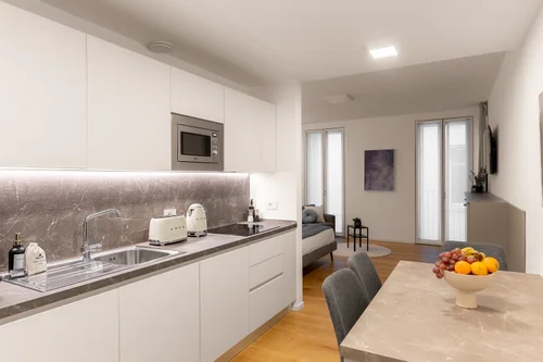 Kitchenette & dining
