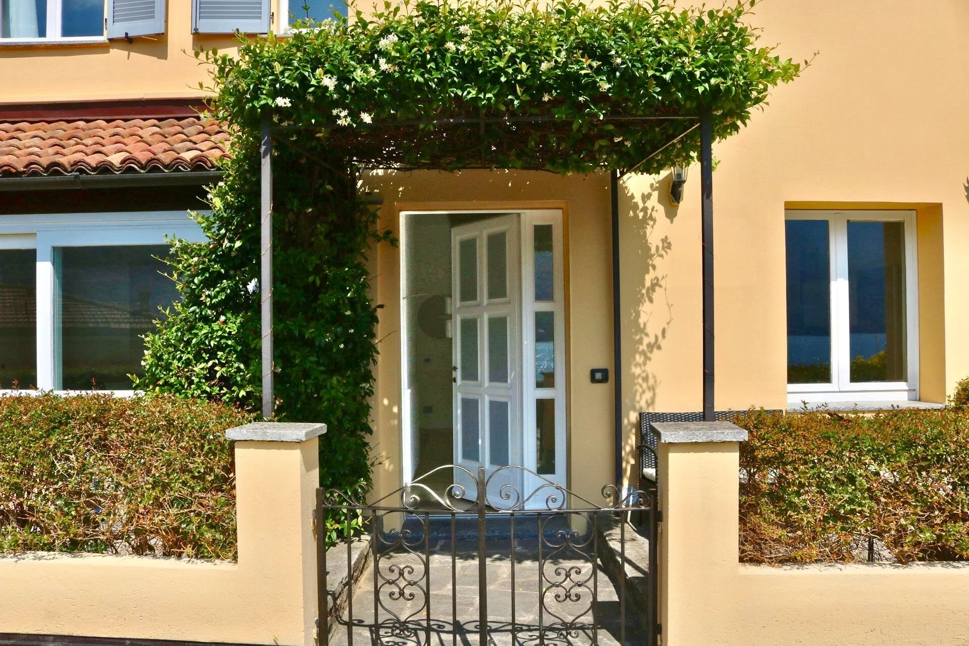 Exterior 04.jpg