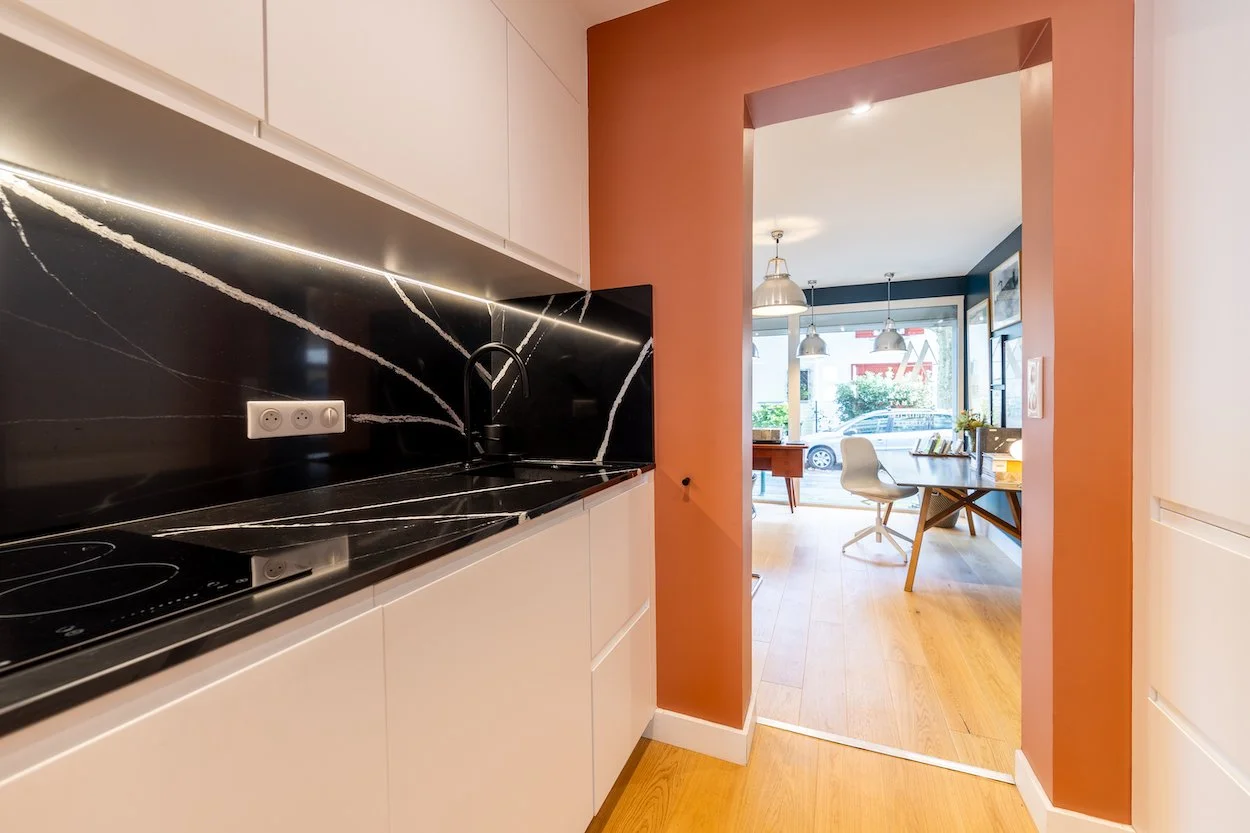 Transformation d’un magasin avec studio en attenant en agence d’architecture – surface de 50 m² – 2023