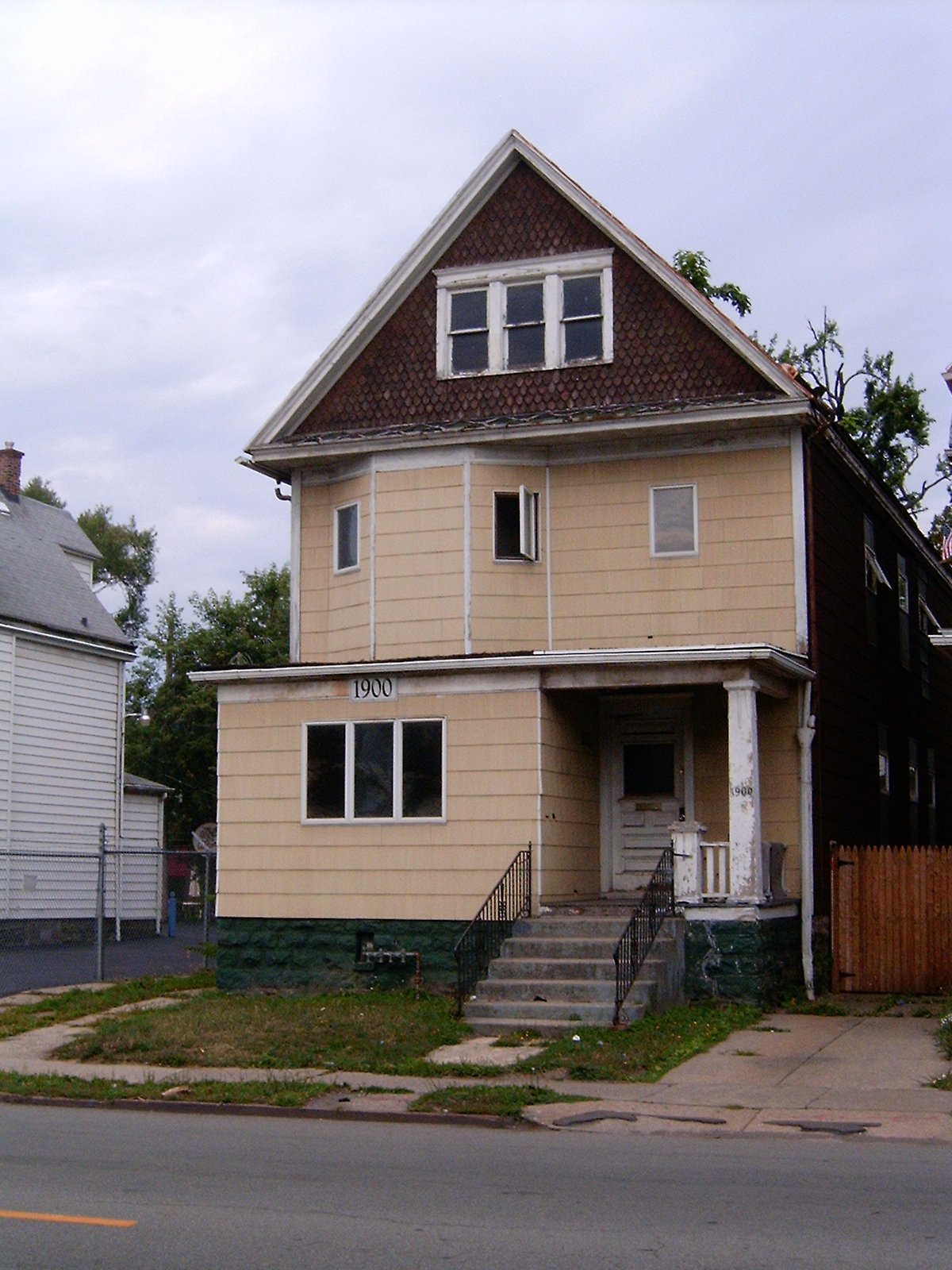 Lodhing House Photo.jpg