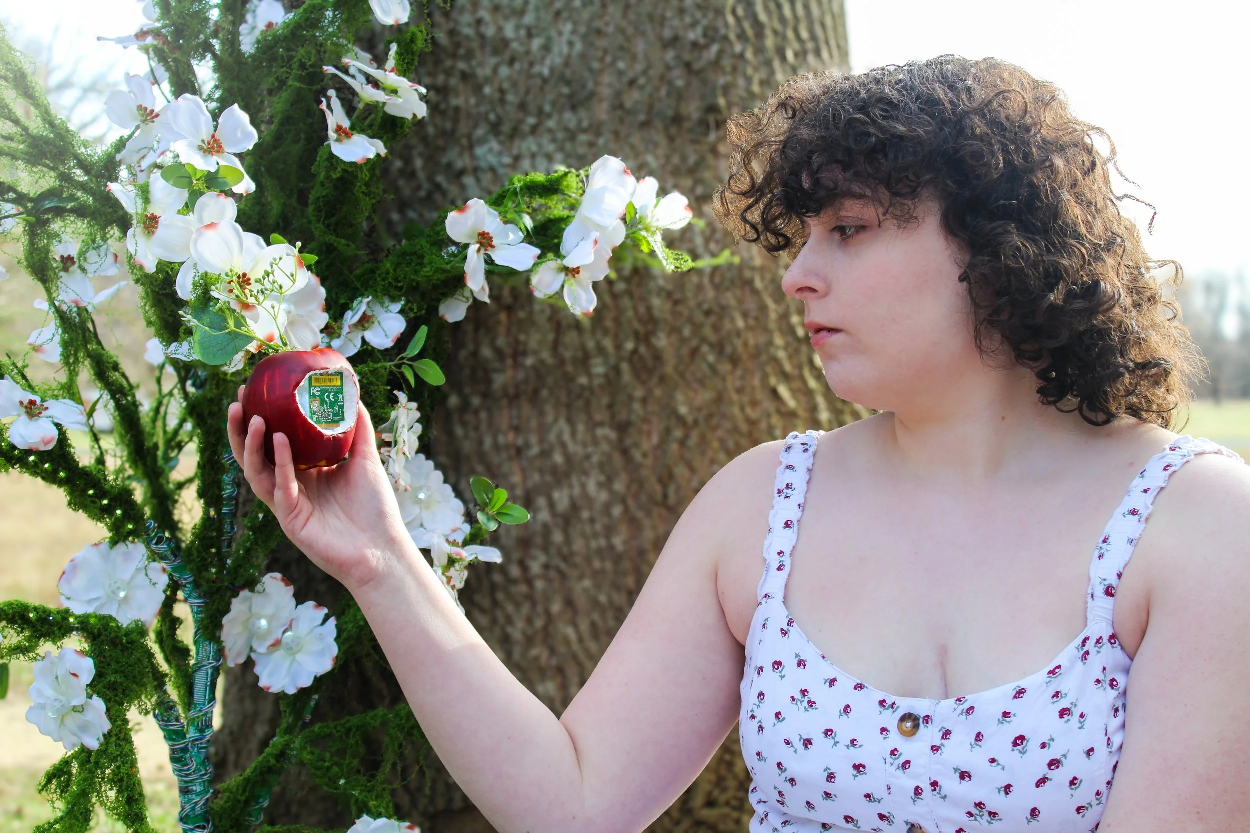 modelholdingapple (1).jpg