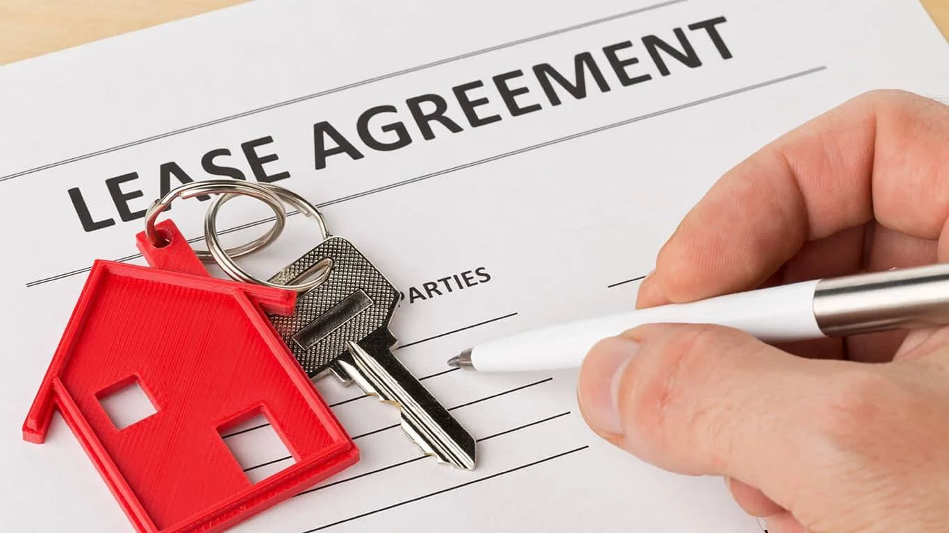 Thinking about renting your next apartment or home? 🏡✨
Here&rsquo;s what you NEED to know before you apply (and save yourself headaches later!):

1️⃣ Everyone 18+ must apply &ndash; landlords want a full picture of who&rsquo;s living there.
2️⃣ Inco