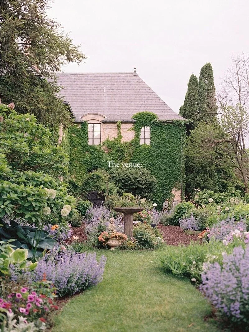 As a photographer who could talk about weddings all day, here is what I'm picturing for @taylorswift &amp; @killatrav's big day.

The most beautiful day filled with all the lace, romance, and beautiful flowers.

If I were photographing this day, I wo