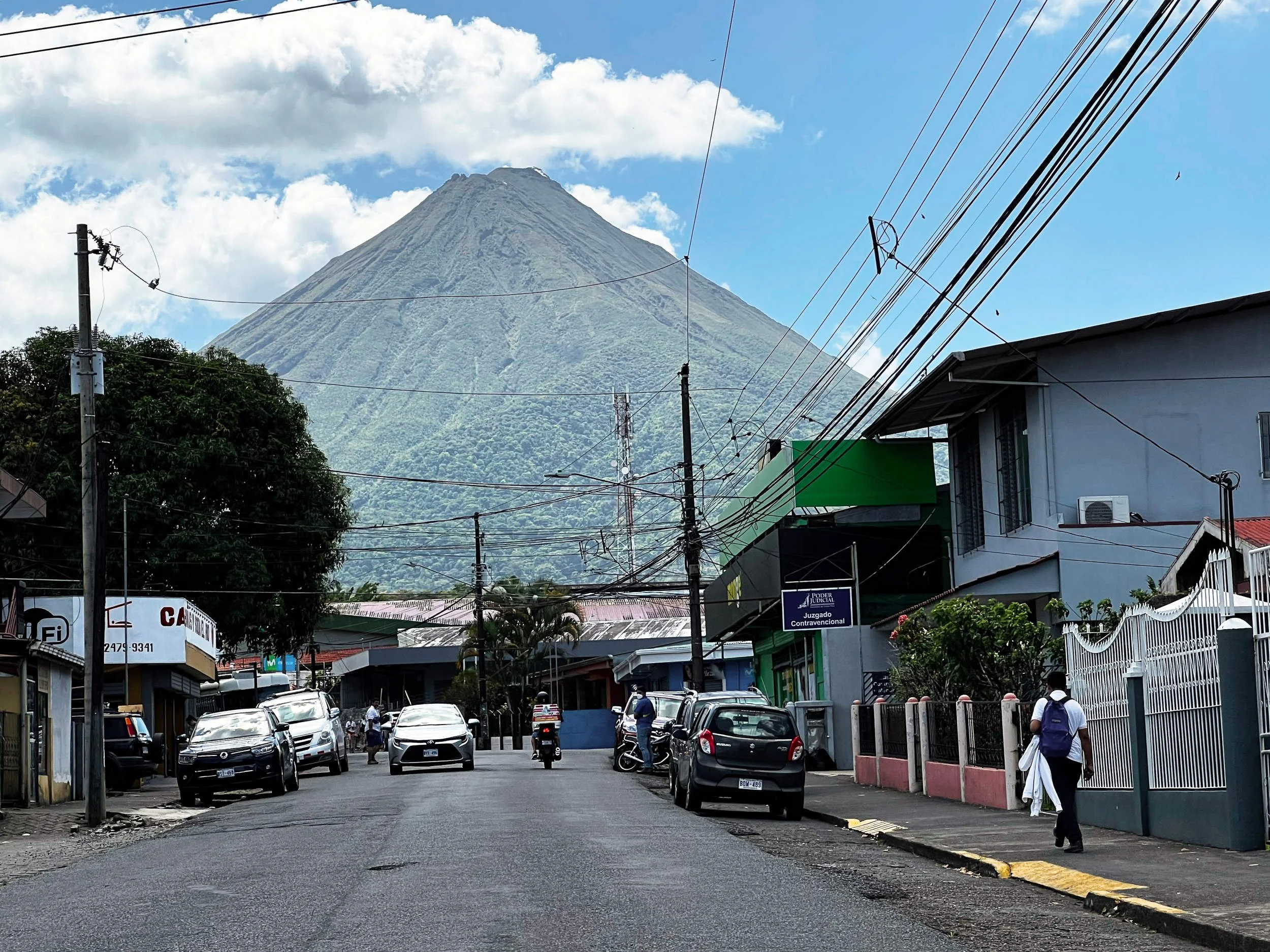 2022 - Zicht op de Arenal vanuit La Fortuna.jpg
