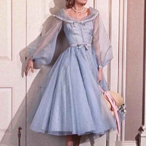 Grace Kelly, High Society aus dem Jahr 1956

Kost&uuml;mdesign Helen Rose 

#fashionhistory #cinemafashion #vintagecouture #modegeschichte #timelesselegance