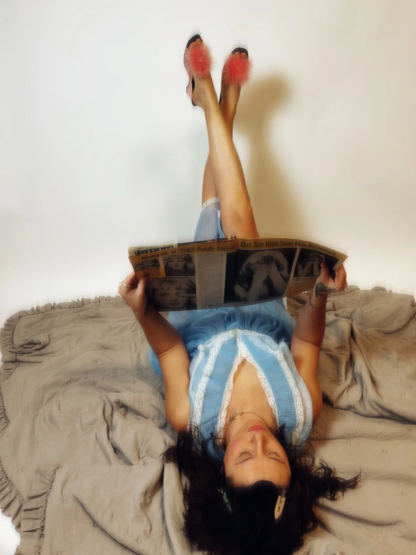 💭Manchmal frage ich mich, warum mich vergangene Moden mehr ber&uuml;hren als aktuelle.
Ob es nur Nostalgie ist &ndash; oder etwas Tieferes.

Fr&uuml;her war Kleidung kein schneller Kommentar zur Zeit,
sondern ein stilles Versprechen an den Tag.
Sch&