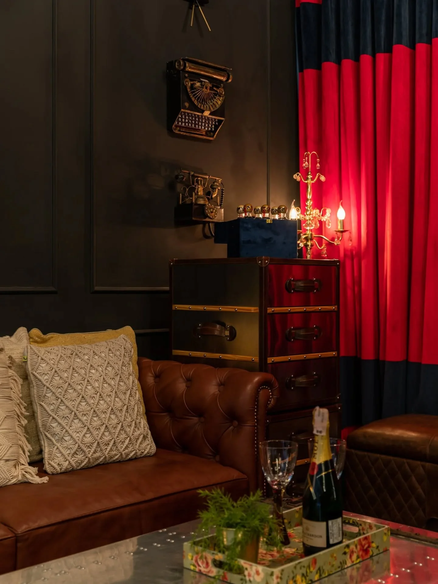 Who says beige can&rsquo;t make a statement?

This home turns subtle tones into a spectacle &mdash; think layered browns, textured walls, and art that doesn&rsquo;t just hang, but emerges. The living room&rsquo;s sculpted female figure with windswept