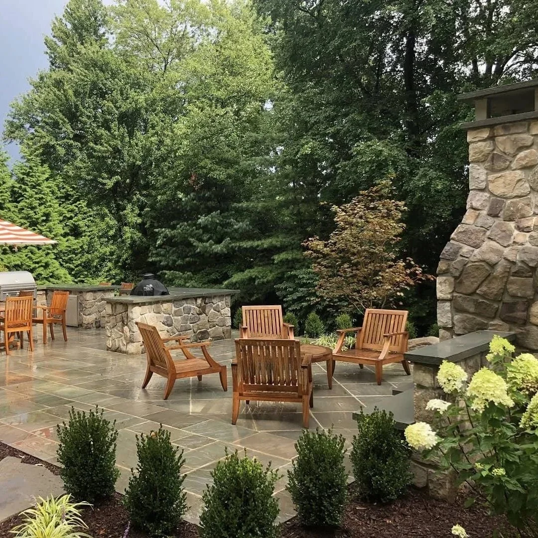 A beautifully designed outdoor living area with a premium outdoor kitchen installer creating a space for entertaining in Upper Saddle River, NJ