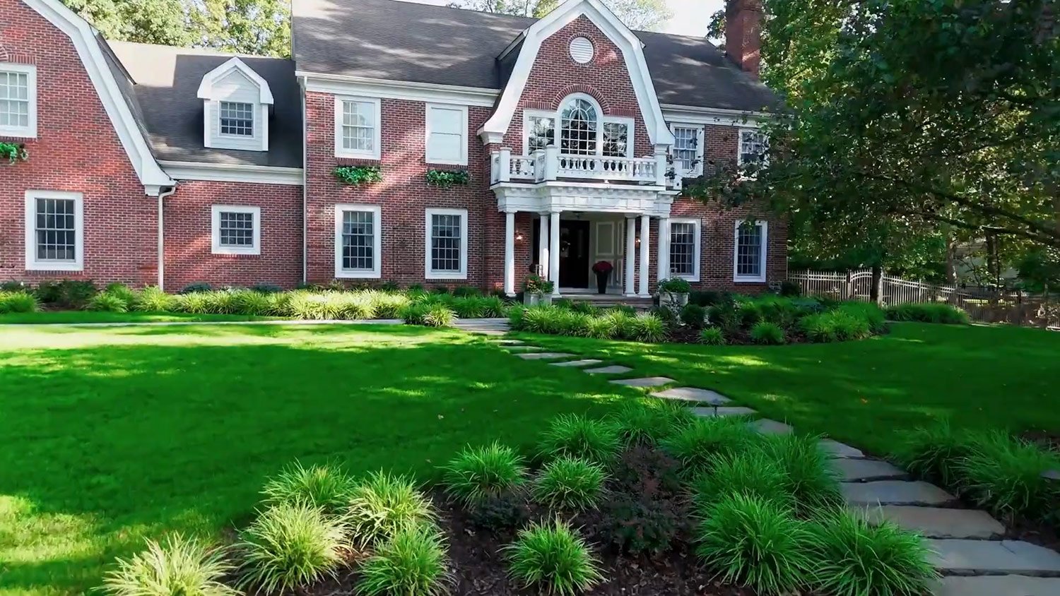 Stunning-Front-Entrance-Transformation-in-Wyckoff-NJ.jpg