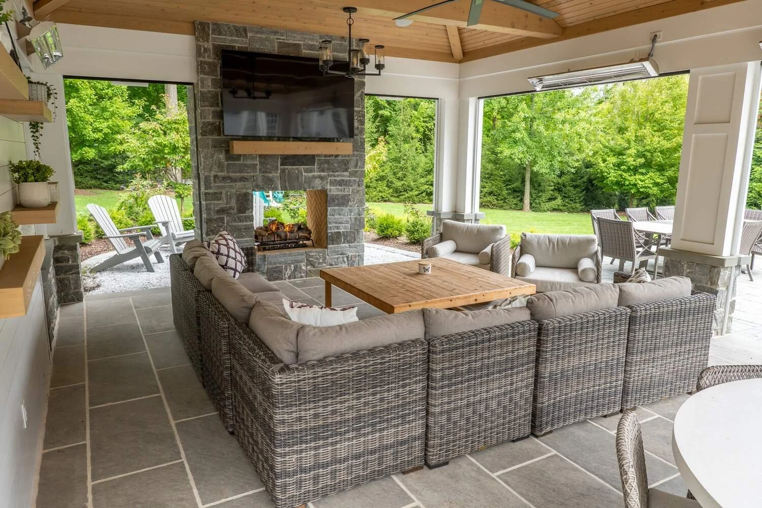 Spacious+outdoor+lounge+area+with+cozy+fireplace+in+Wyckoff,+NJ.jpg