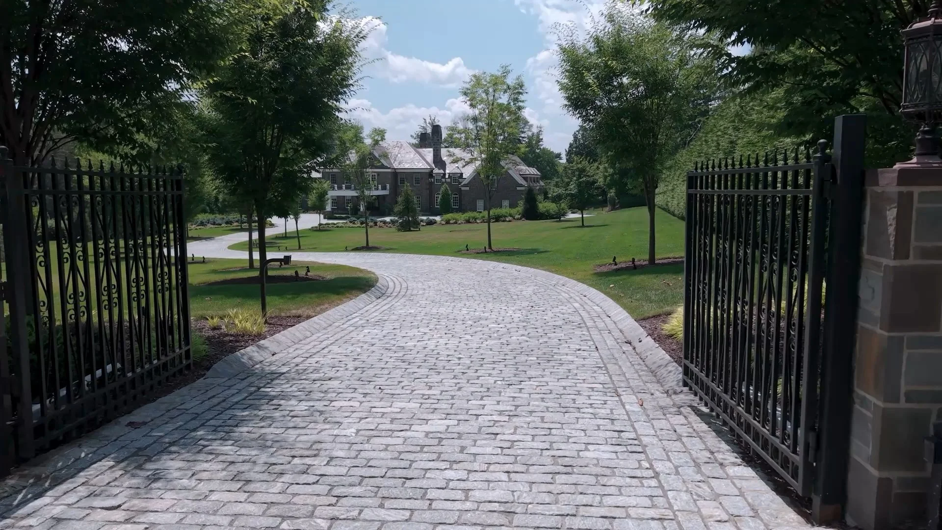Outdoor-Elegance-Video-Loop-Thumbnail.jpg