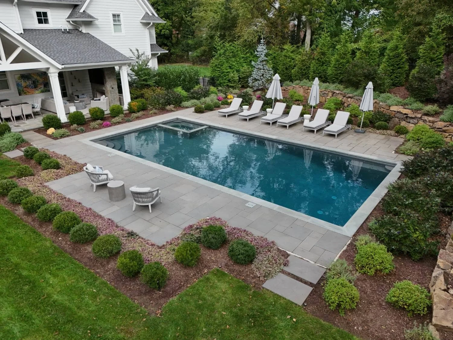 Modern fiberglass pool in Oradell, NJ