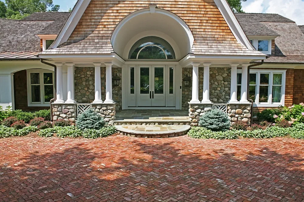 Steps and stone retaining wall in Franklin Lakes, NJ.webp