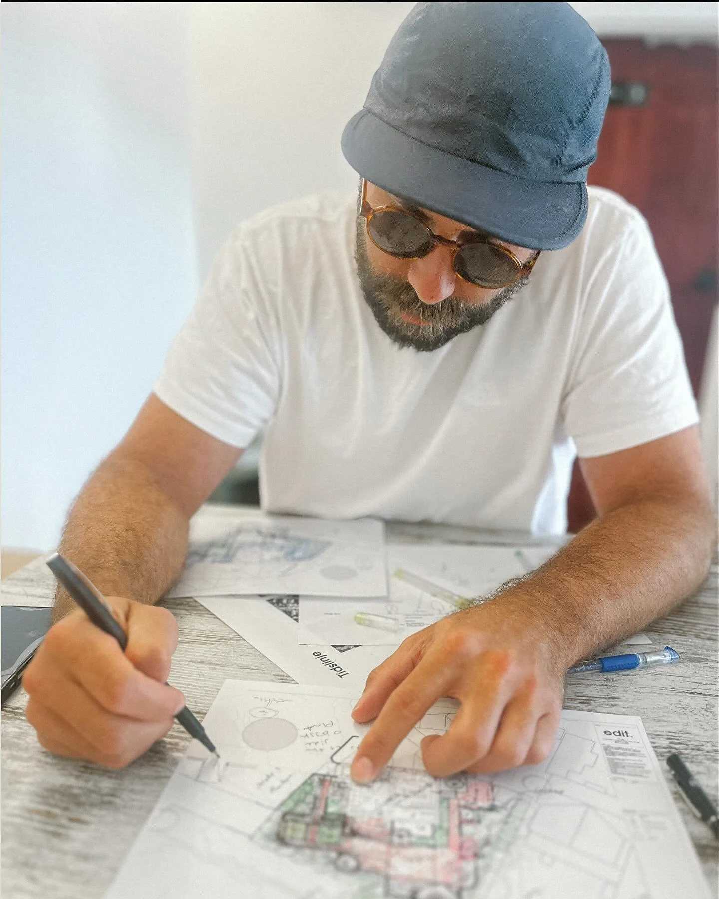 Hand sketch workshop from one of our exciting garden projects🌱🌸 In this project, it was essential to study the history, functions, details, and connections to the interior to honor a nearly 100-year-old home with unique modernist and art deco eleme