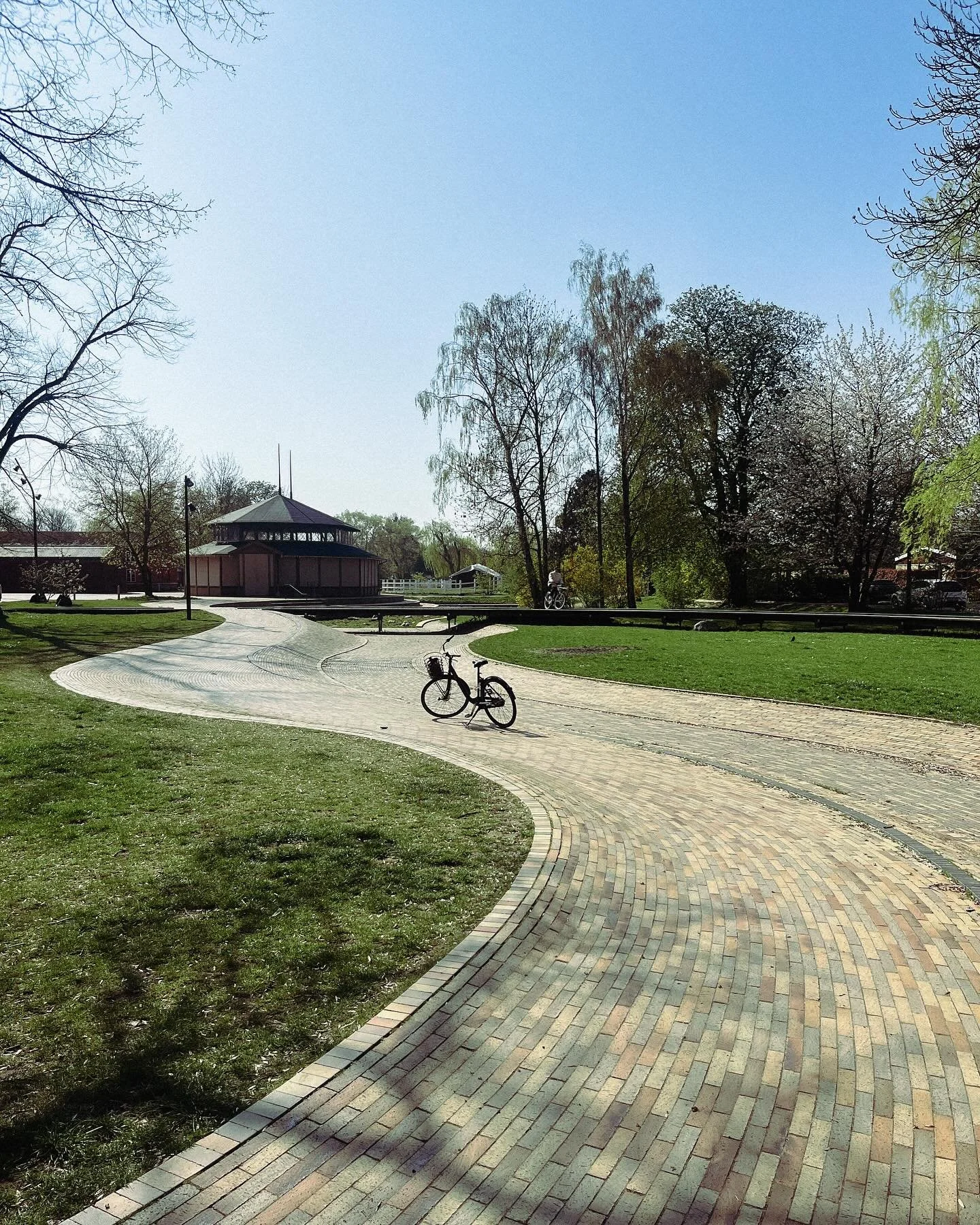 This spring, we went on a study trip to Copenhagen! One of the highlights was visiting Karen&rsquo;s Minde Aksen &mdash; &ldquo;the brick flood&rdquo; &mdash; a stunning path that can hold up to 1500 m&sup3; of water. 

Designed by @schonherrdk