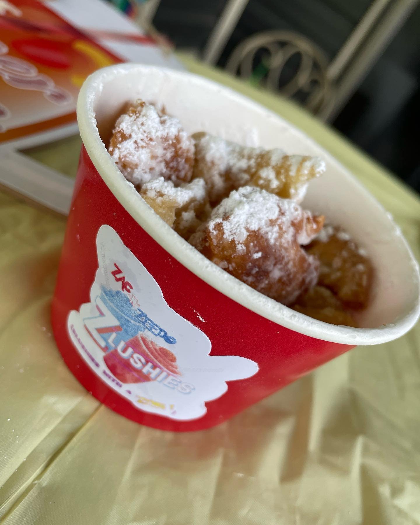 Mom&rsquo;s @mommi_outnumbered  #funnelcake  bites were so yummy&hellip; #zlushiesstand
