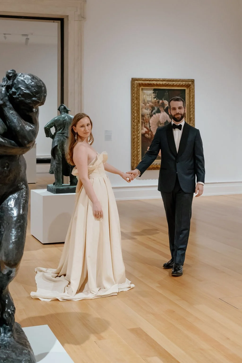 modern-art-museum-wedding-portraits.jpg