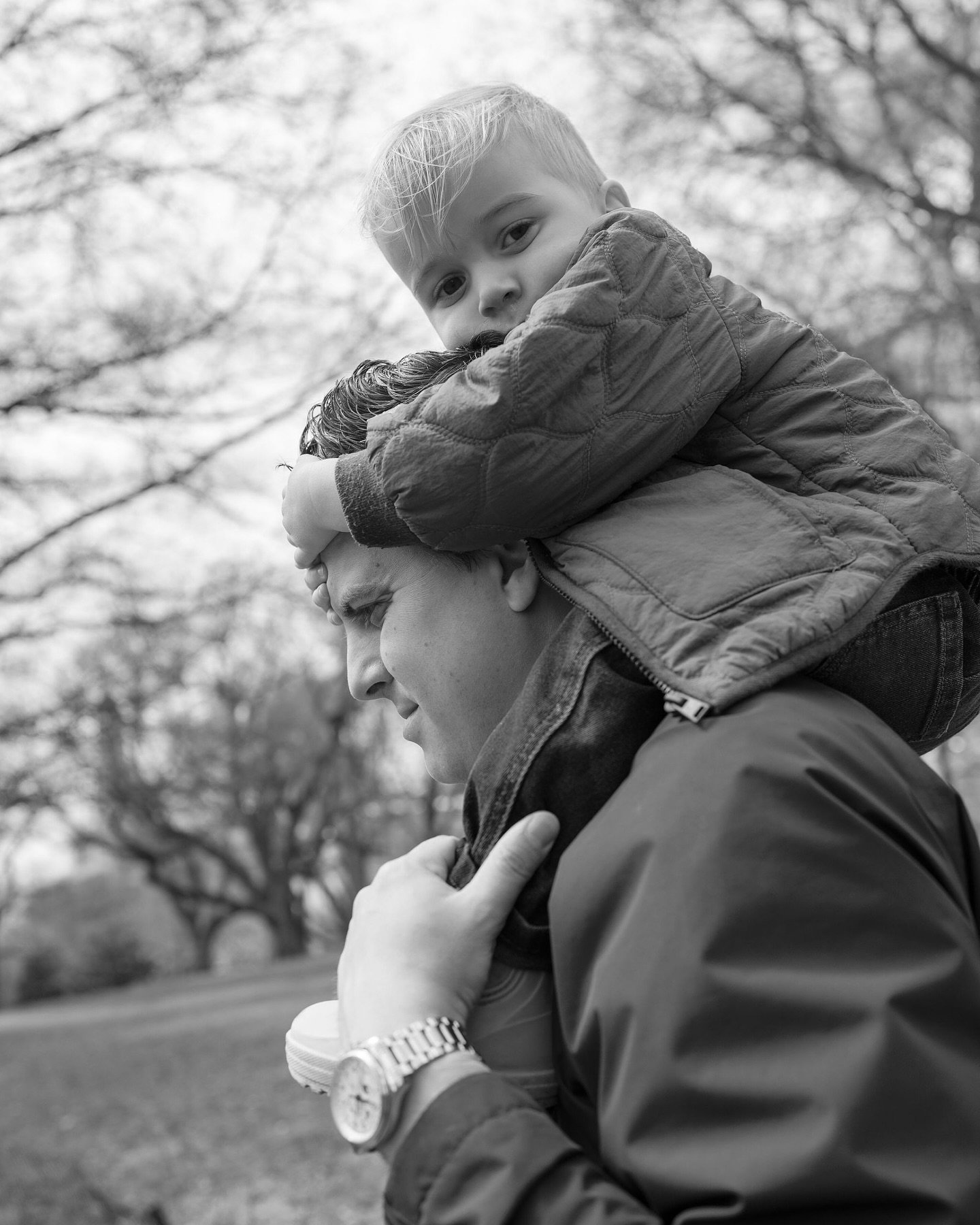 I don't do a ton of family sessions but when I do, I like to do this - just hangout. I photographed Kate and Anthony's wedding in 2021 and it was so fun to catch up with their growing family in Brooklyn this year. We even landed the same booth that w