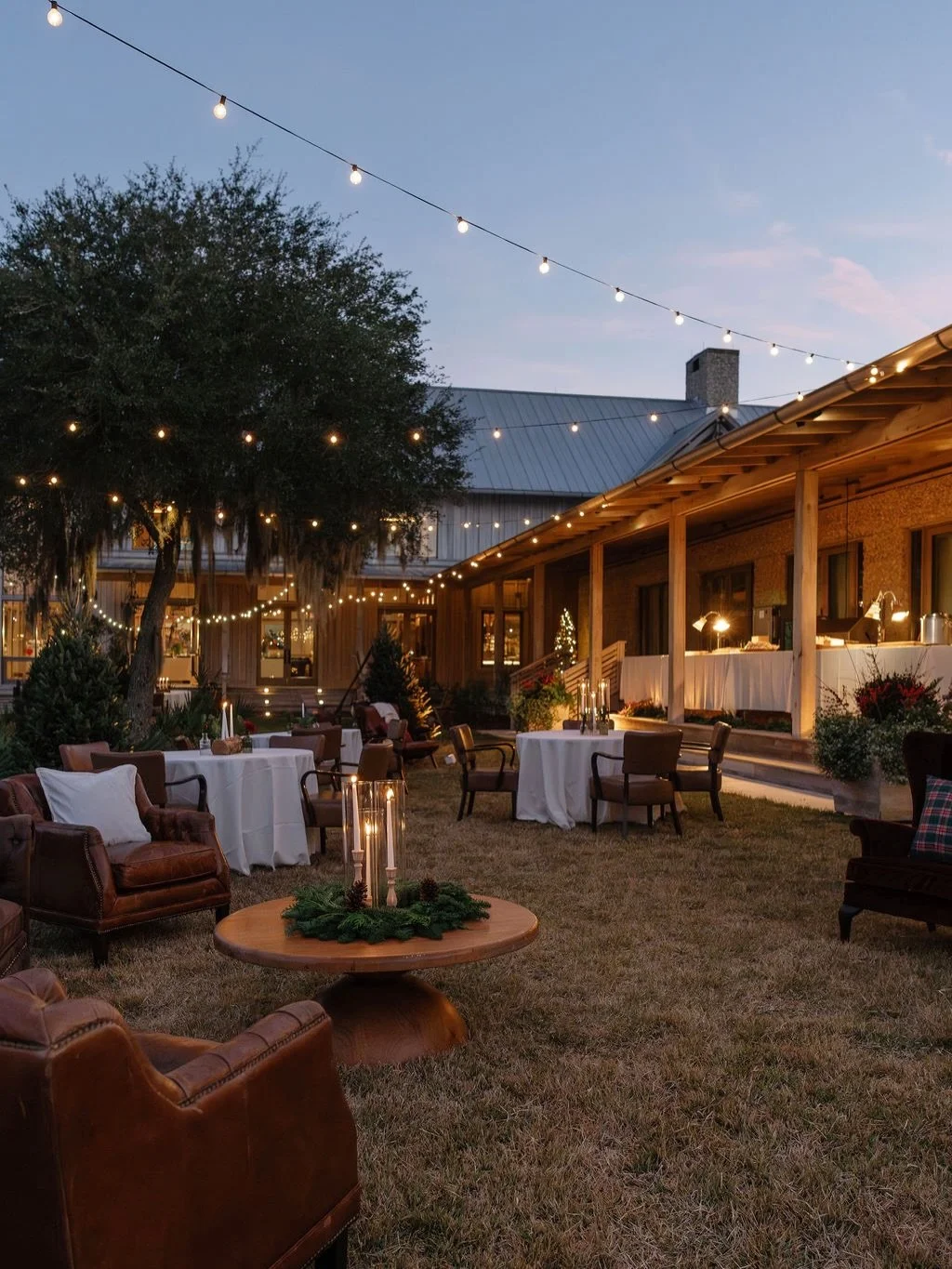 the holidays may be over but I'll be swooning over these party details all winter. thanks for having me @palmettobluff ✨
.
.
.
.
.
.
.
.
#palmetto #destinationphotographer #eventphotography #destinationweddingphotography #lowcountrywedding