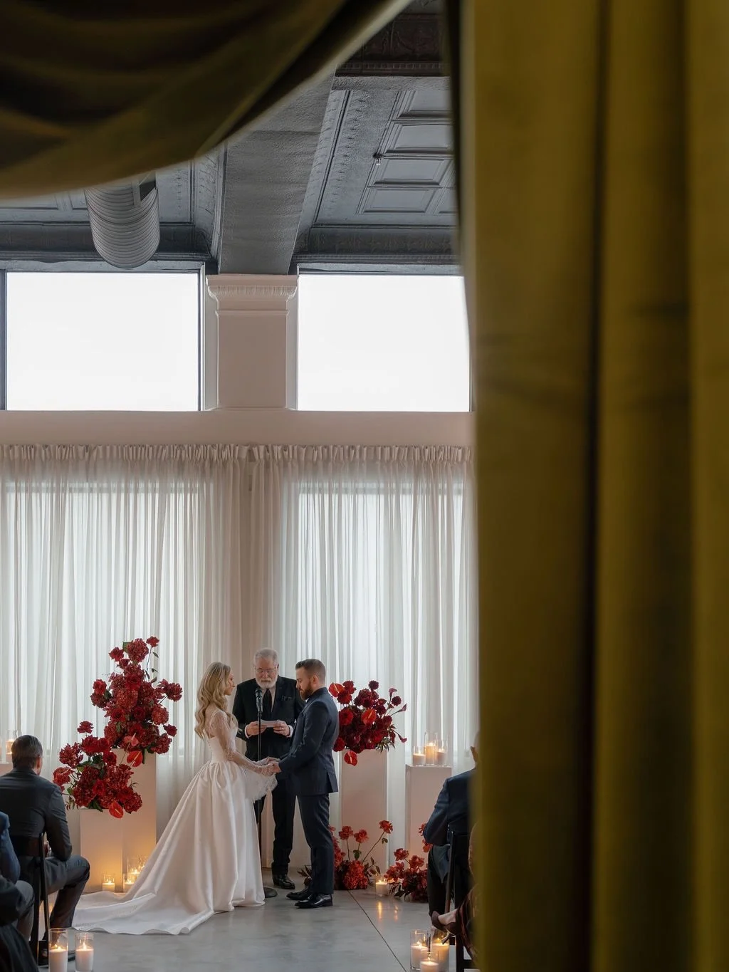 Hailey and Kevin, making me absolutely love winter weddings 
.
.
.
.
.
Venue @thehighlinerochester @thealexandersocial 
Photo @meccay_photography 
Second photo @sarahbridgemanphoto 
Planner @xoerika.co 
Florals @stacykfloral 
Dress @lovelybrideroches