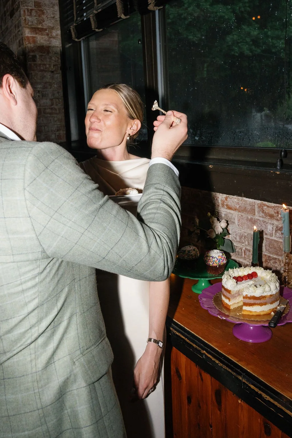 couple-wedding-cake.jpg