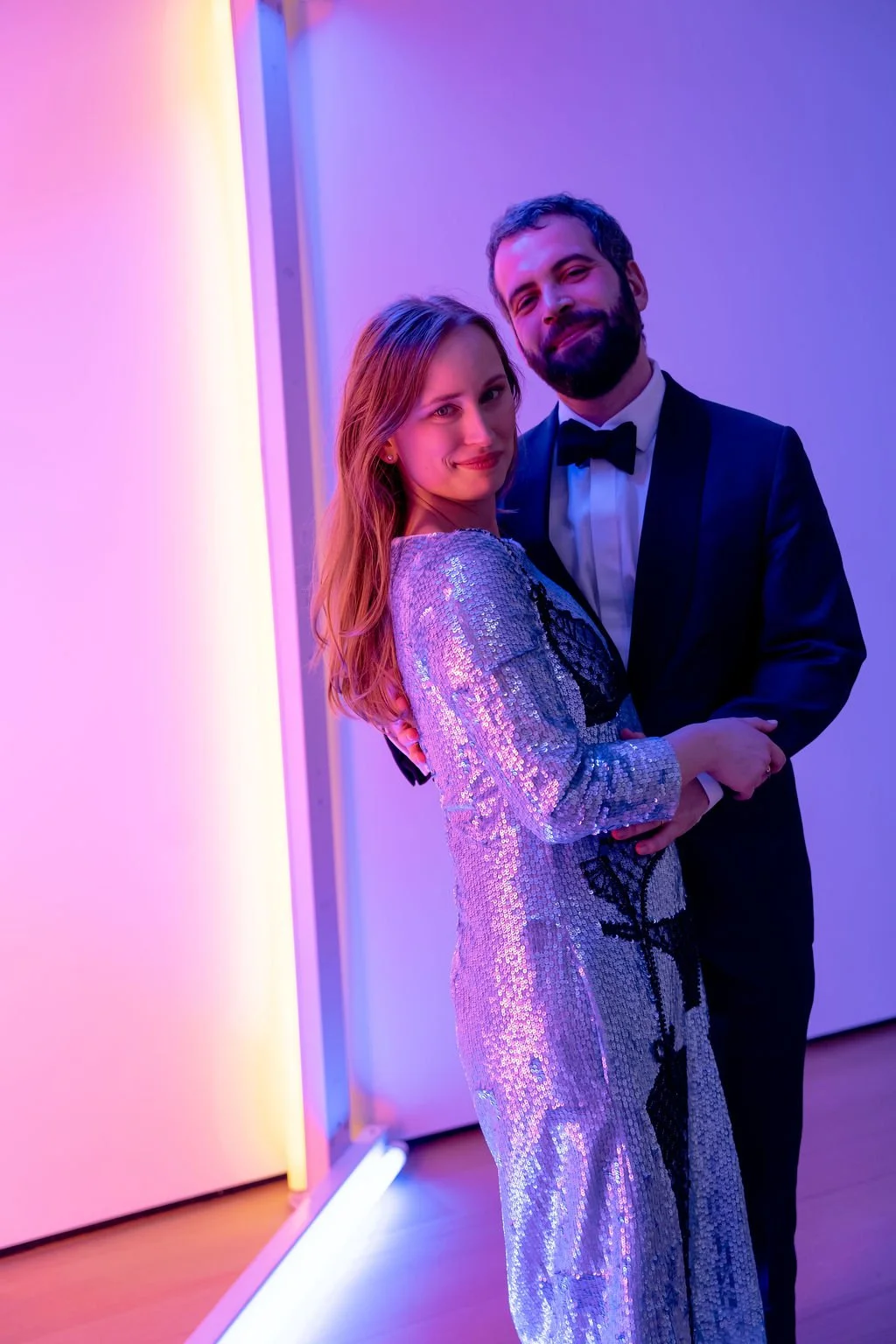 modern-art-museum-wedding-couple-portraits.jpg