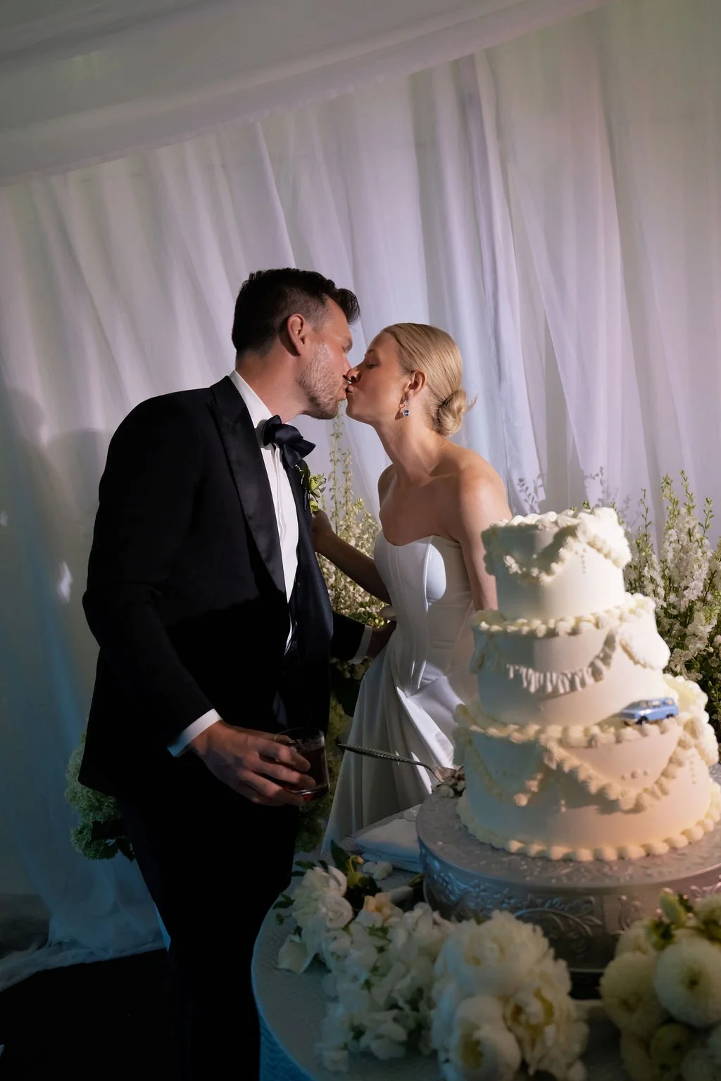 Sagamore-resort-luxury-wedding-bride-groom-cake-cutting.jpg