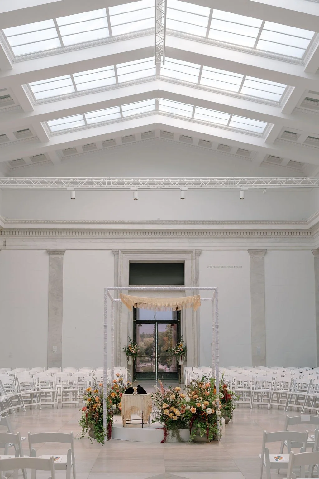 modern-art-museum-wedding-decor.jpg