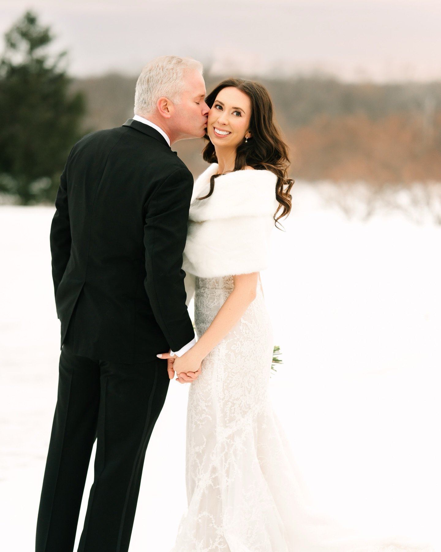 A Chicago winter wedding isn&rsquo;t about braving the cold.  It&rsquo;s about trusting that love shows up even stronger when wrapped in quiet, intention, and timeless elegance.

Winter brides, do you often carry a quiet fear no one says out loud?

W