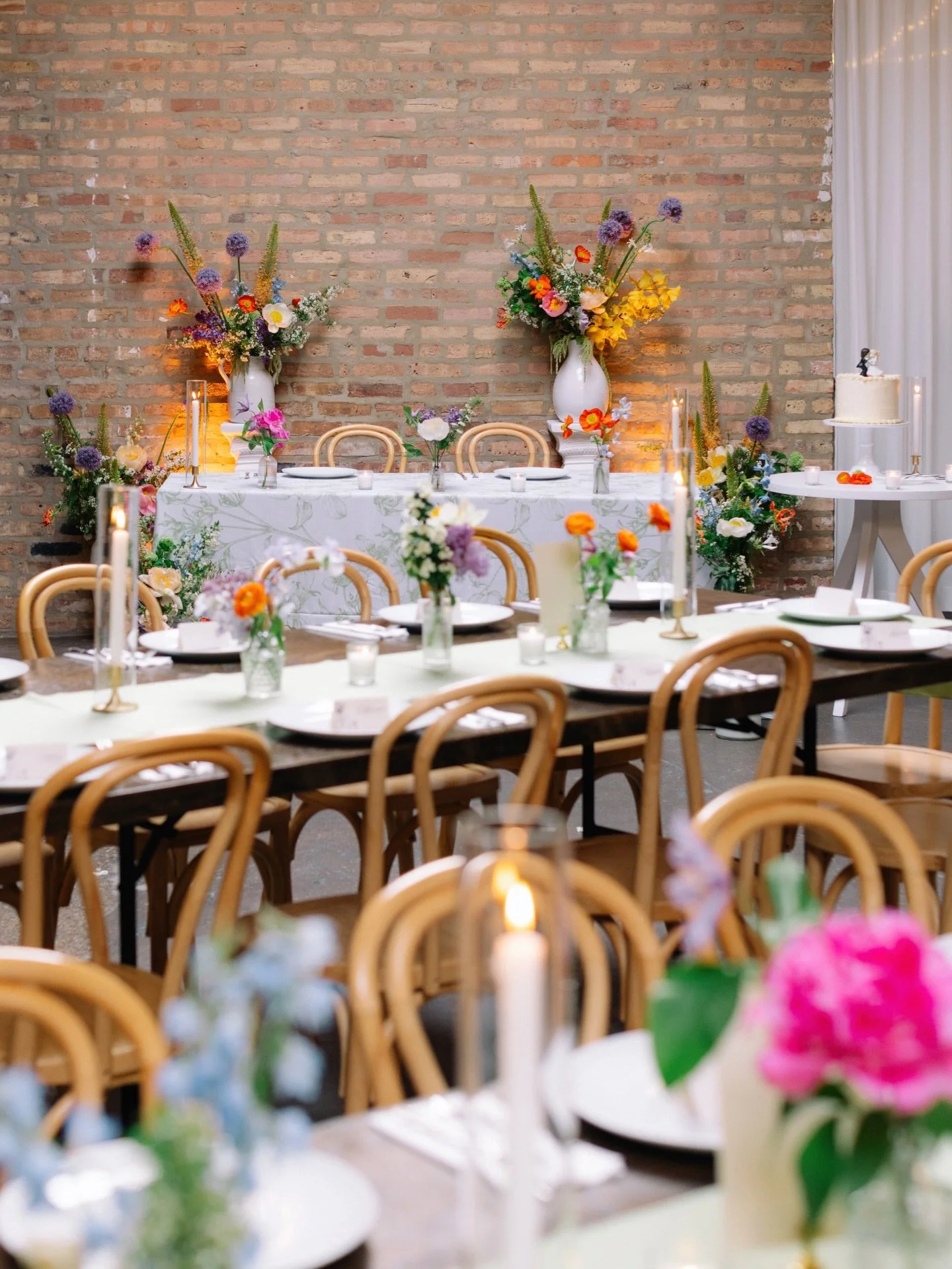 Proof that you don&rsquo;t need to match perfectly to look absolutely flawless. ✨

I am still swooning over the details from this gorgeous spring wedding setup! 

Every single detail from the patterned table linens to the playful pops of colorful wed