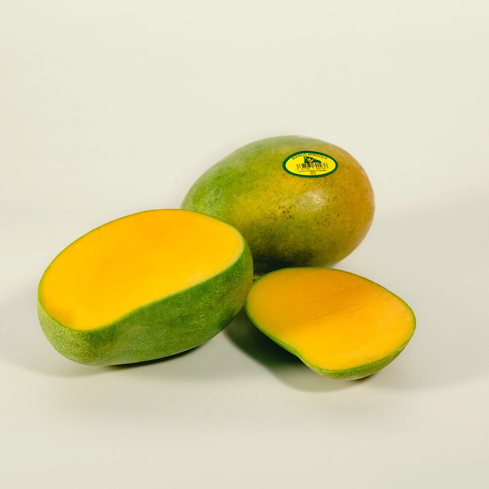 Single Mango Mingolo, golden-yellow Dominican mango wholesale, fresh tropical fruit by Ecoripe Tropicals