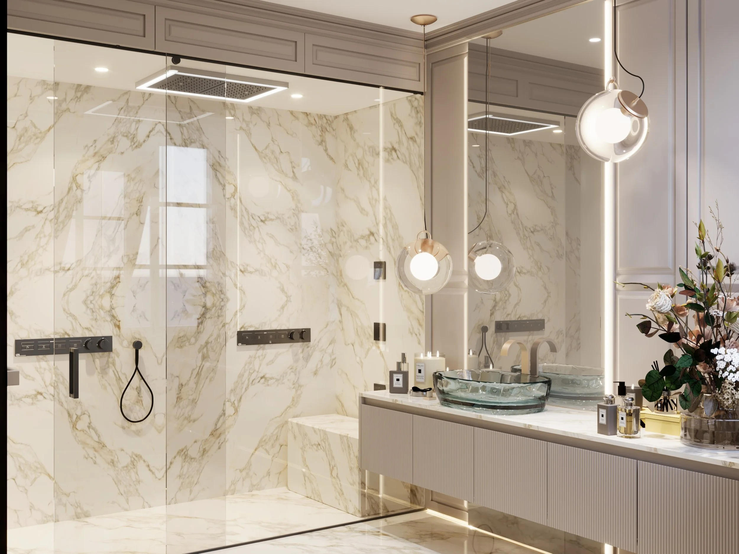 Bagno moderno con doccia in vetro, lavabo in vetro, specchio grande, illuminazione sospesa e decorazioni floreali. Rivestimenti in marmo.arch-12 A-12 Simone Rosi design