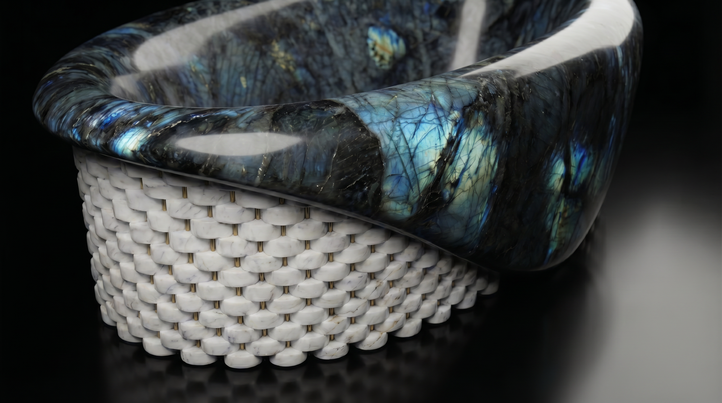 freepik__crea-uno-zoom-realistico-di-questa-vasca-__69941.png