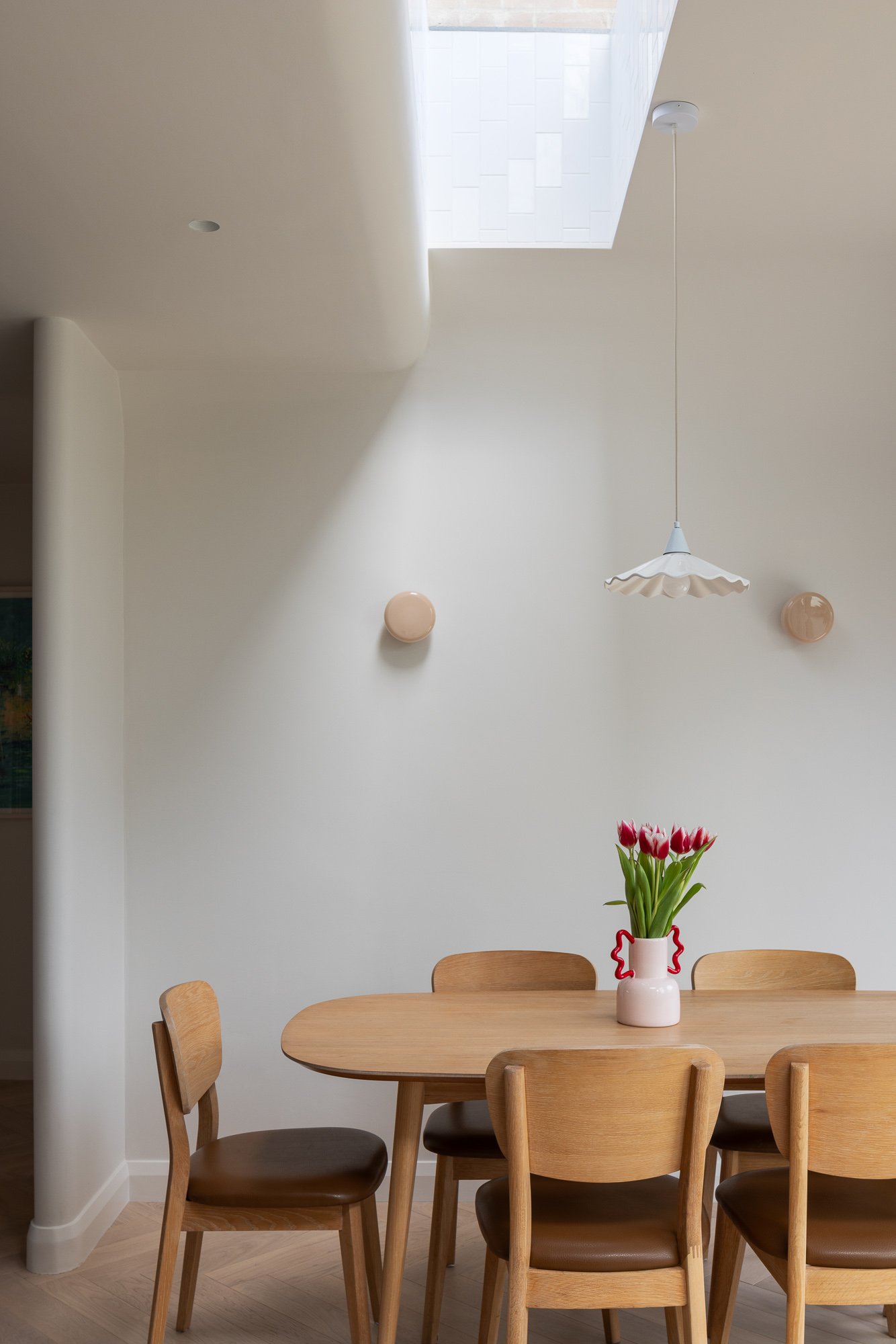  Studio AND _ Light Arc House_Dining Space Arched Window.jpg.jpg