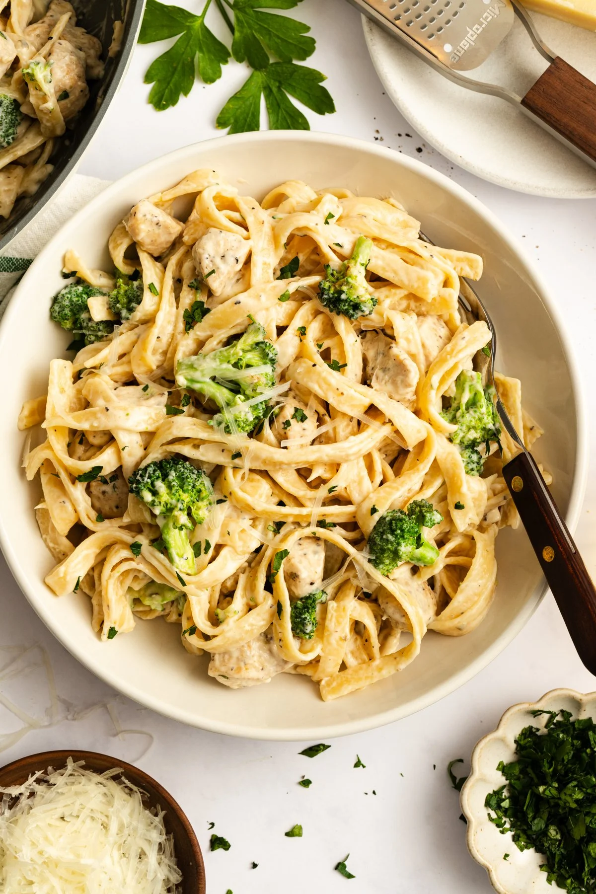 hi-res-chicken-alfredo-with-broccoli-22.jpg