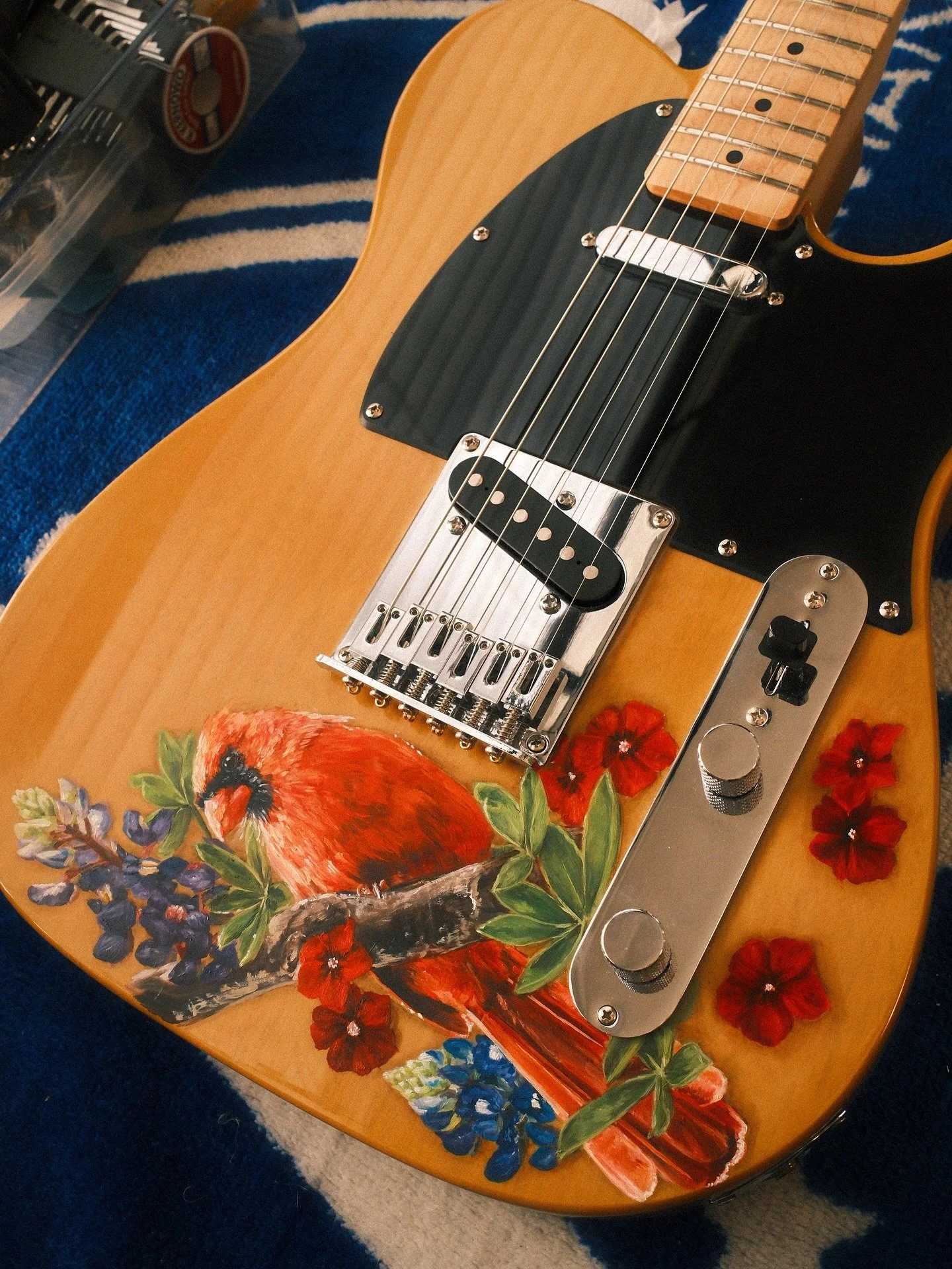 Anyone got a guitar body for me to paint? 😈
Happy Monday y&rsquo;all, we do our responsibilities then we fill the world with more art. Whilst there&rsquo;s so much noise and despair I have to remember to pull myself out of that and be deliberate and