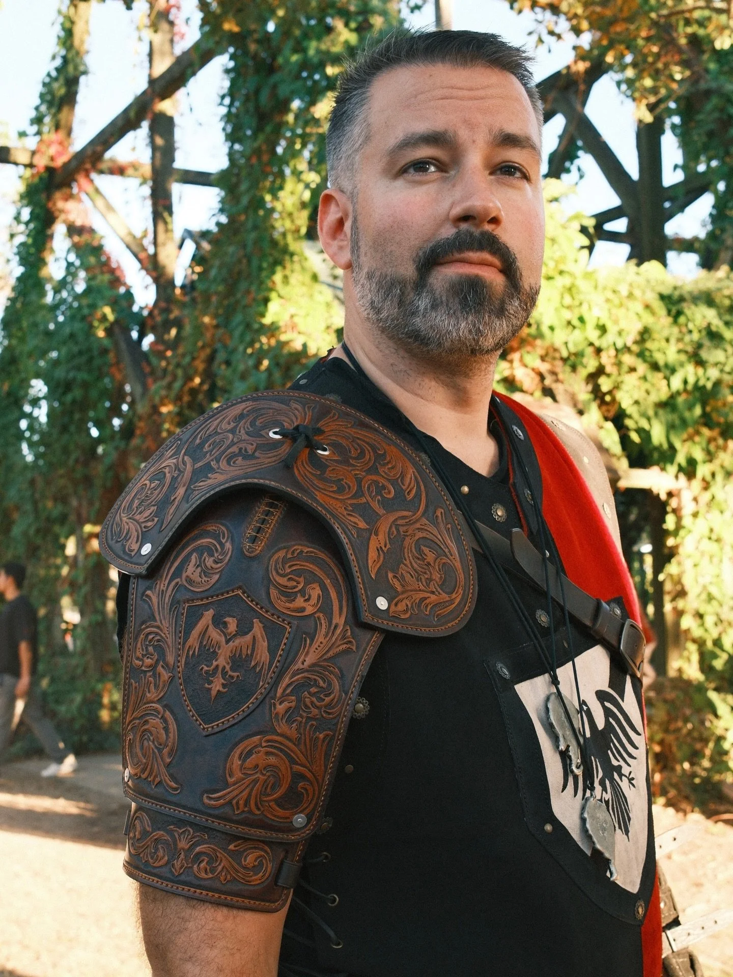 Leather shoulder pauldron I made for @gassy_mexican just in time for TRF ❤️&zwj;🔥 I&rsquo;m starting to trust that I can smash a project out when I give myself space to.

#leathercraft #renfaire #atxartist