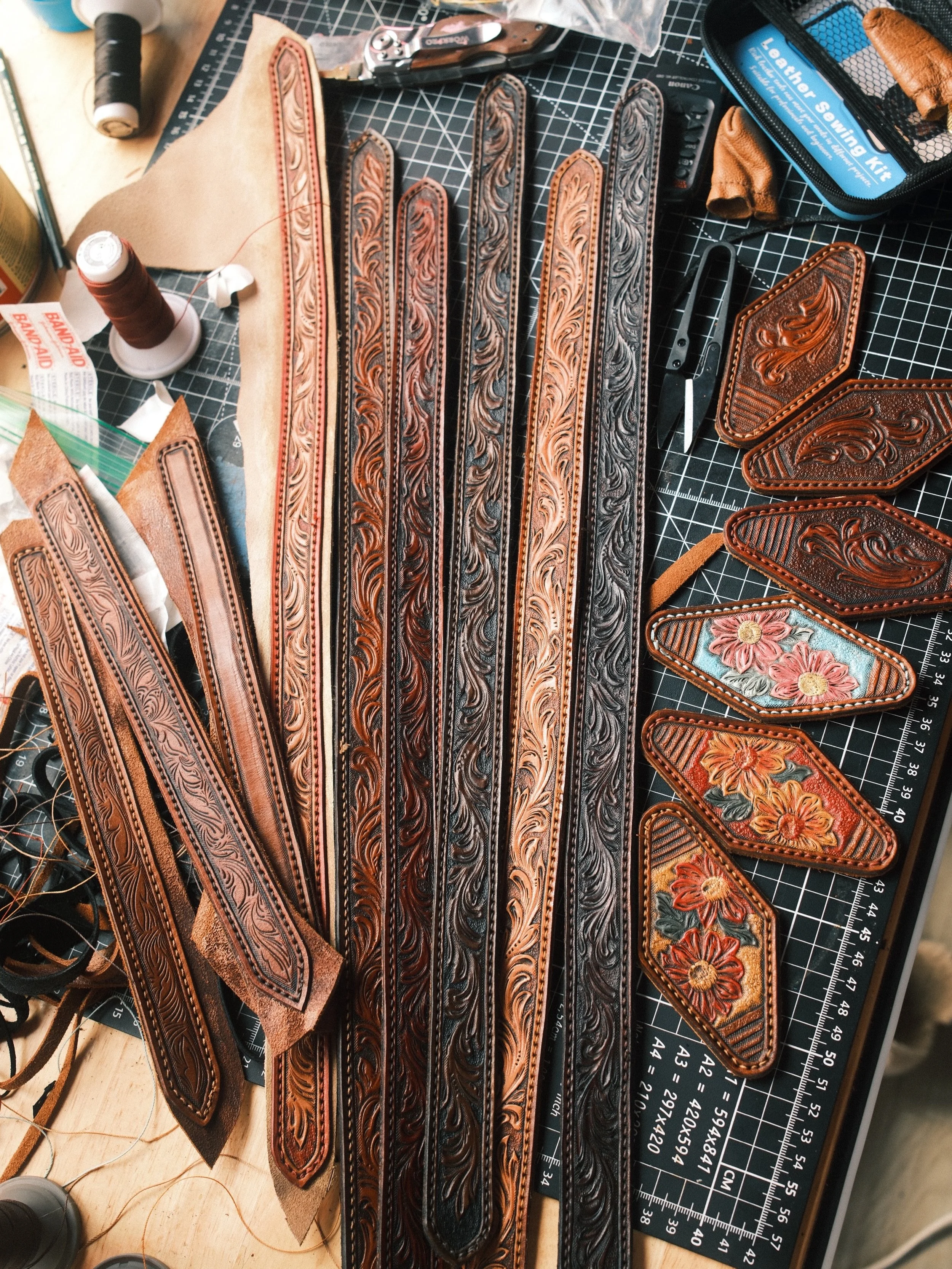 Workbench Wednesday! Bringing these back, a cute recap of what I&rsquo;ve been making In the week and some messy workbench photos. Today @classsykatie and worked hard over on our streams, I was sewing a bunch of leather and she was sewing a pair of s