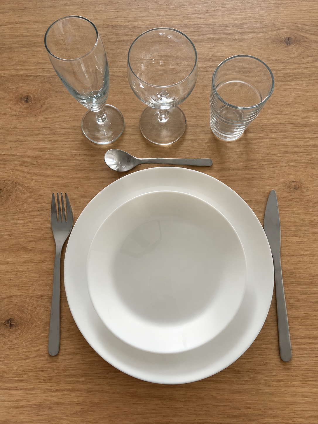 location-ensemble-vaisselle-verres-couverts-maison-rilo